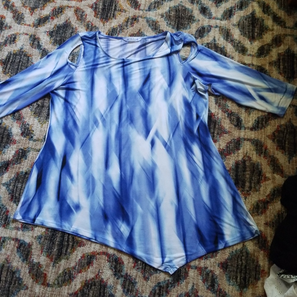Like new top.  Size L